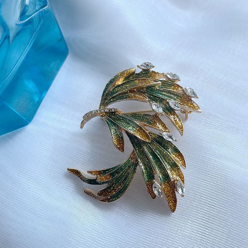 Alloy Brooch Featuring Peacock-Tail Feather Motif, Dripping-Oil Enamel Finish, Unisex Vintage Pin