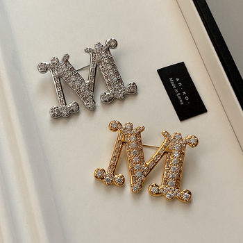 Bakrena broš s cirkonovim uložkom — francuski retro stil, dizajn s slovima, ukrasna funkcija