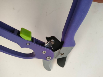 Škare za podrezivanje s sekcijskim dizajnom i kolotnim mehanizmom – Model SL-029 | Čelik 50#; Duljina oštrice 60 mm; Promjer rezanja 20 mm; Ručka od aluminijske legure s plastičnim premazom