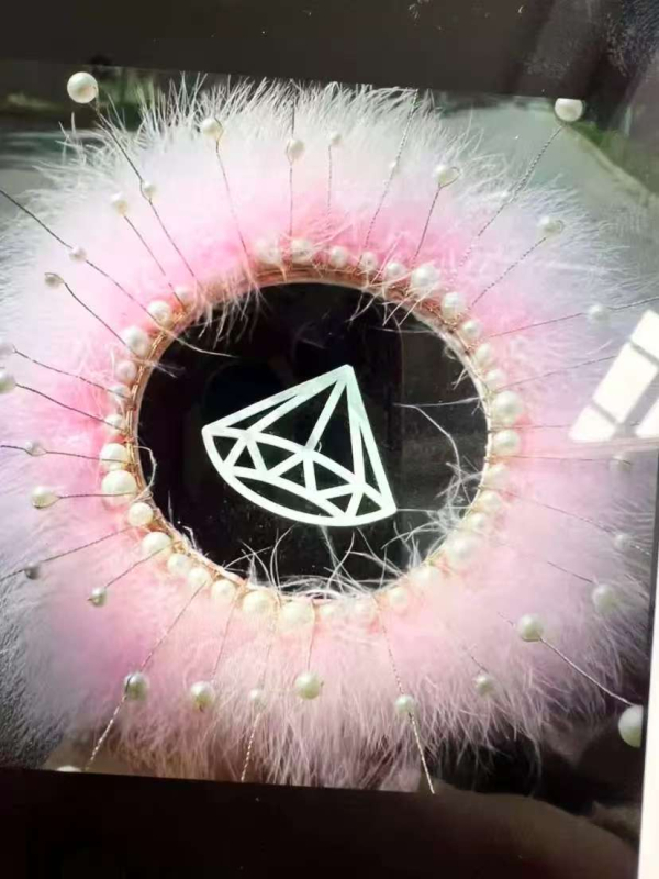 Protuklizna podloga za ploču upravljača automobila od silikonske gume, s dekorom bisera i pera