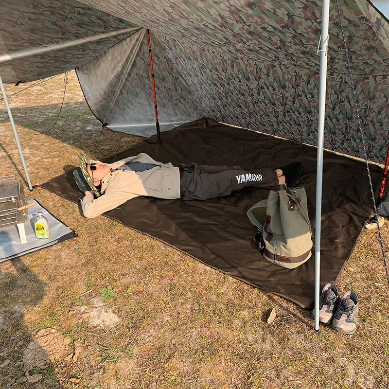 Kültéri kemping összehajtható padlómatrac – nedvességálló, csúszásmentes, Oxford 210D anyag, 475 g, 4–6 fő számára