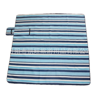 Sklopiva piknik podloga, vodootporna i sa plišanim slojem, flanel materijal, pogodna za 4-6 osoba (Vodootporna, Plišani sloj, Flanel materijal, 4-6 osoba)