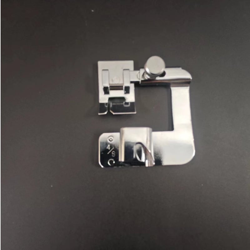 Varrógép tartozék: felhajtható élű talp, overlock tű és zsinór, modell 6290, otthoni használatra.