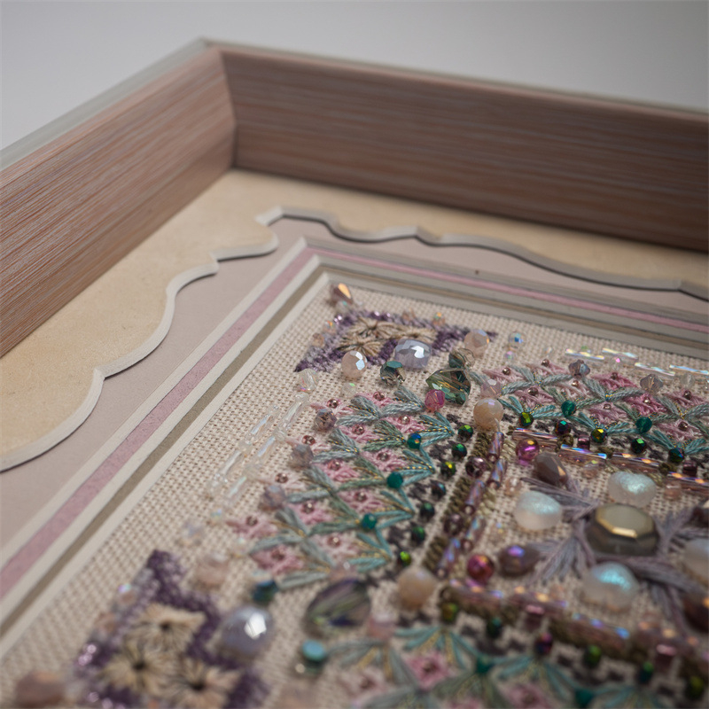 Lenvászon keresztszemes készlet mini rózsával és gyöngyökkel díszített szalag kiegészítővel, Love Every Moment, modern minimalista stílus