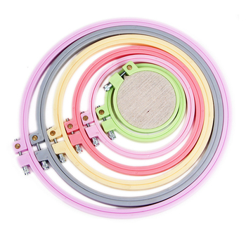 Állítható műanyag keret keresztszemes hímzéshez, feszesítő slot rendszerrel