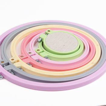 Állítható műanyag keret keresztszemes hímzéshez, feszesítő slot rendszerrel