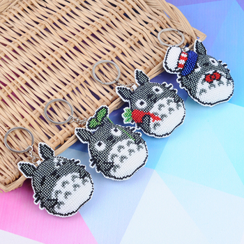 Keresztszemes gyöngyhímzés készlet kulcstartóhoz és táskadíszhez, cartoon mintával, 14CT műanyag anyag, kétoldalas hímzés