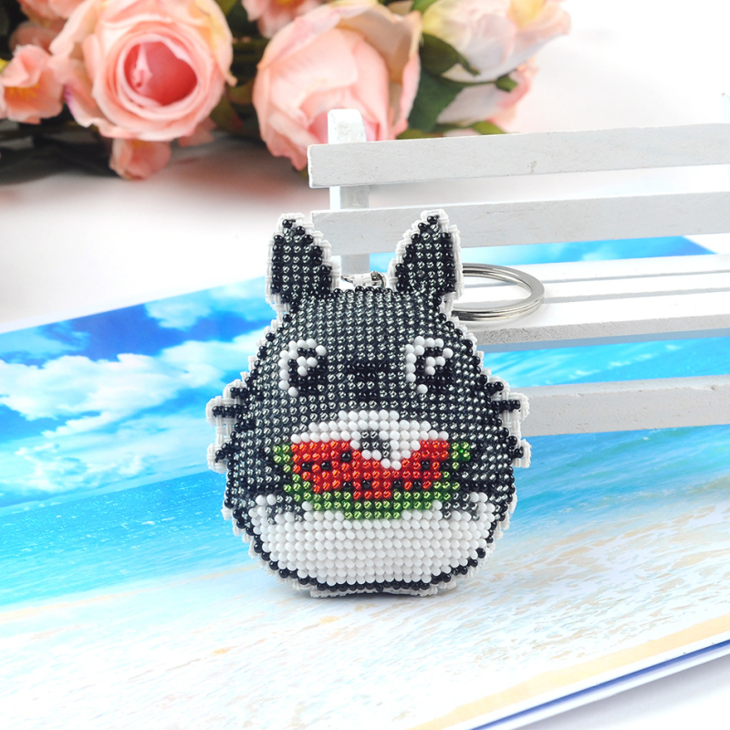 Keresztszemes gyöngyhímzés készlet kulcstartóhoz és táskadíszhez, cartoon mintával, 14CT műanyag anyag, kétoldalas hímzés