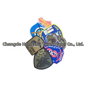 Ramenski patch s izvezenim dizajnom na twill tkanini za odjeću i dodatke — završna obrada rubova: šivanje, brušenje i lasersko rezanje; OEM