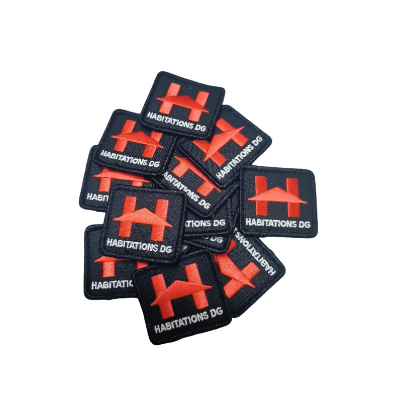 Mašinski izvezene zakrpe za odjeću i dodatke, twill tkanina, OEM brend, završna obrada ruba: šivanje, brušenje i lasersko rezanje, pogodne za jakne, kape i torbe