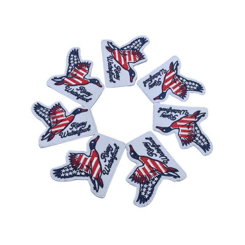 Mašinski izvezene zakrpe za odjeću i dodatke, twill tkanina, OEM brend, završna obrada ruba: šivanje, brušenje i lasersko rezanje, pogodne za jakne, kape i torbe