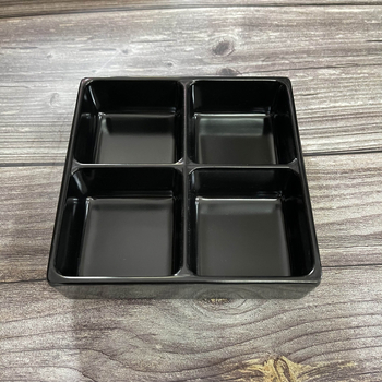 Меламиново блюдо с четири секции за гарнитури — квадратна форма, модерен минималистичен стил; подходящо за хотели, хранене, кафе и чай.