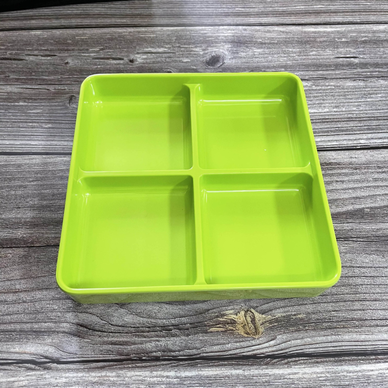 Меламиново блюдо с четири секции за гарнитури — квадратна форма, модерен минималистичен стил; подходящо за хотели, хранене, кафе и чай.