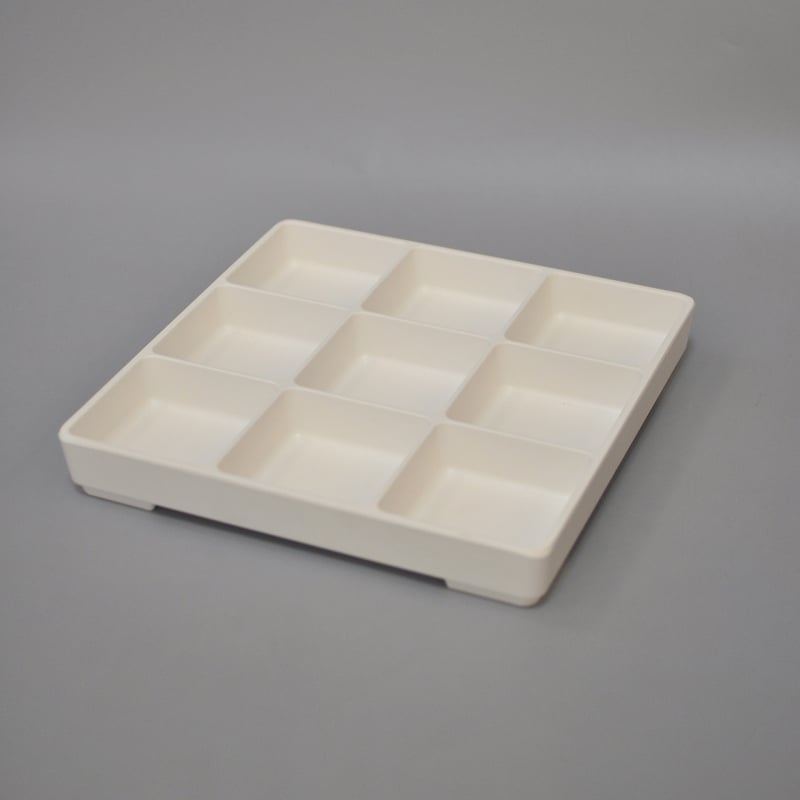 Меламиново блюдо с четири секции за гарнитури — квадратна форма, модерен минималистичен стил; подходящо за хотели, хранене, кафе и чай.