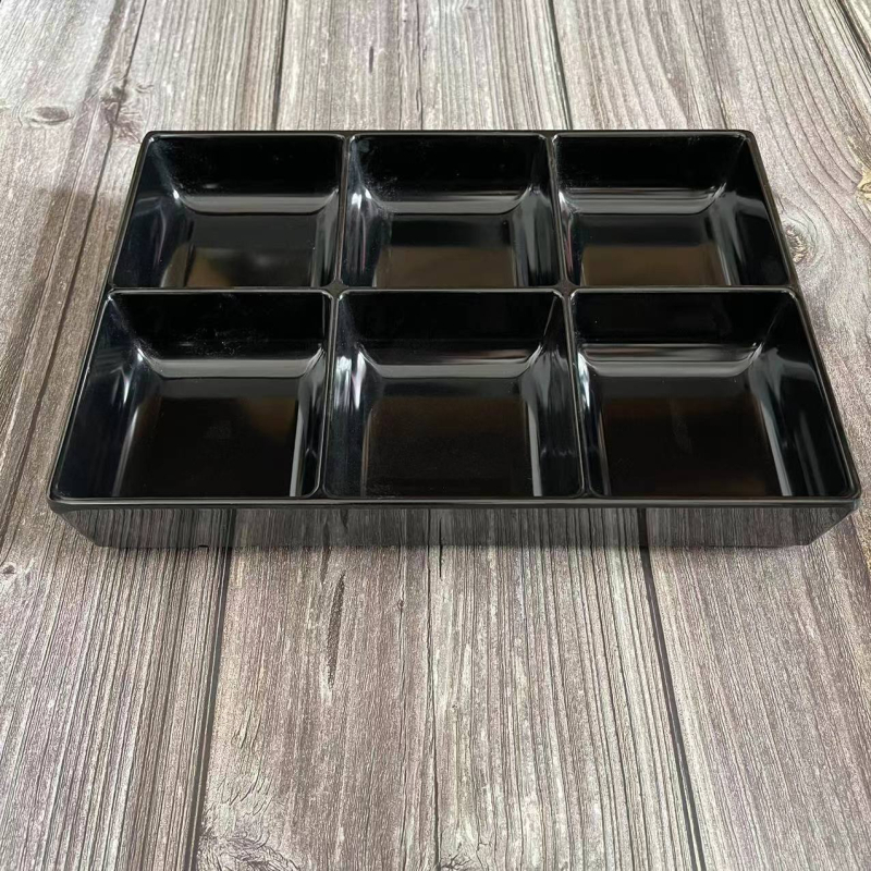 Меламиново блюдо с четири секции за гарнитури — квадратна форма, модерен минималистичен стил; подходящо за хотели, хранене, кафе и чай.