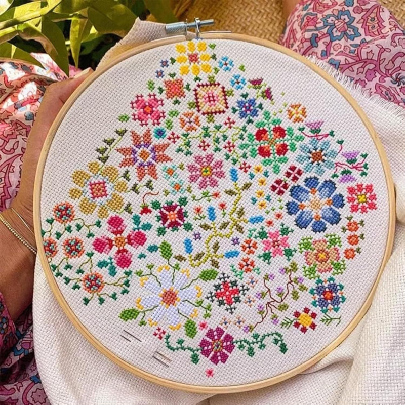 Bloom A Day set za križno šivanje s lakim za brojanje uzorcima