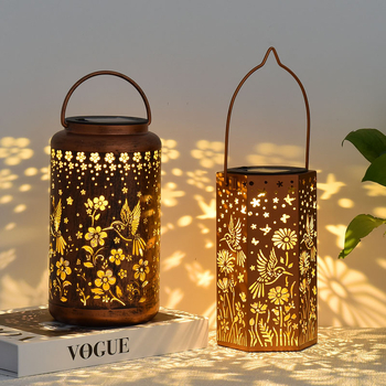 Kolibri solarna vanjska lampa za dvorište – rezbareni dizajn, kovano željezo, vodonepropusna, LED, IP64, model Me25007, 1.2V, 6–12 sati osvjetljenja