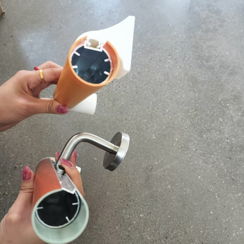 PVC kapaszkodó falra szerelve, ütésvédő és csúszásmentes felülettel, kórházak, óvodák és idősotthonok folyosói számára