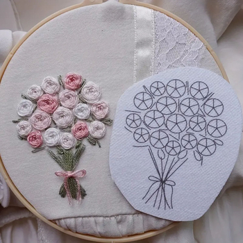 Roz hímző készlet vízben oldódó nemszövött anyaggal, öntapadós – teljes készlet mintával és útmutatóval; testreszabható rajzok szerint; skandináv stílus a nappaliba