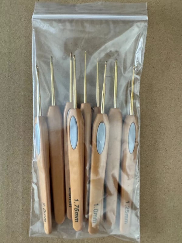 Set od 9 kukica za kukičanje s mekom držalom, PVC kukice, različite veličine, zlatno prekrivene vrhove