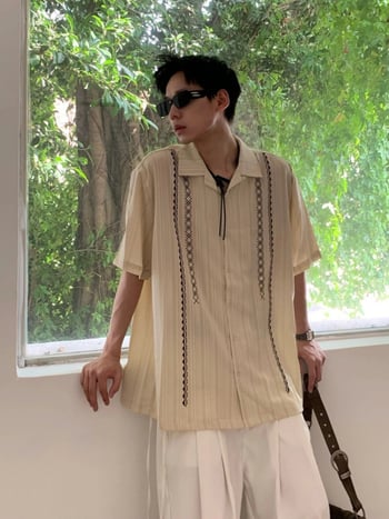 Õmmeldud etno‑vintage stiilis särk, lühikeste varrukatega, krae lapel, triibuline džakard, 96% polüester, ilma triikimata