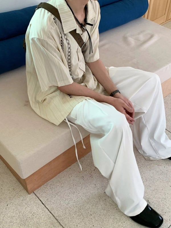 Õmmeldud etno‑vintage stiilis särk, lühikeste varrukatega, krae lapel, triibuline džakard, 96% polüester, ilma triikimata