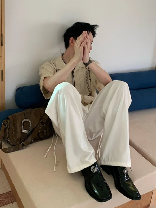 Õmmeldud etno‑vintage stiilis särk, lühikeste varrukatega, krae lapel, triibuline džakard, 96% polüester, ilma triikimata