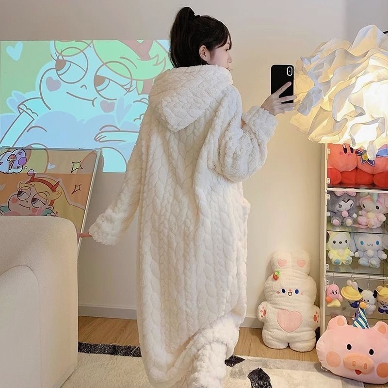 Set pijama din fleece coral pentru femei, iarnă – mâneci lungi, fără guler, grosime 201-250 g/m2, 100% poliester, decor cu biluțe pufoase (stil cartoon)