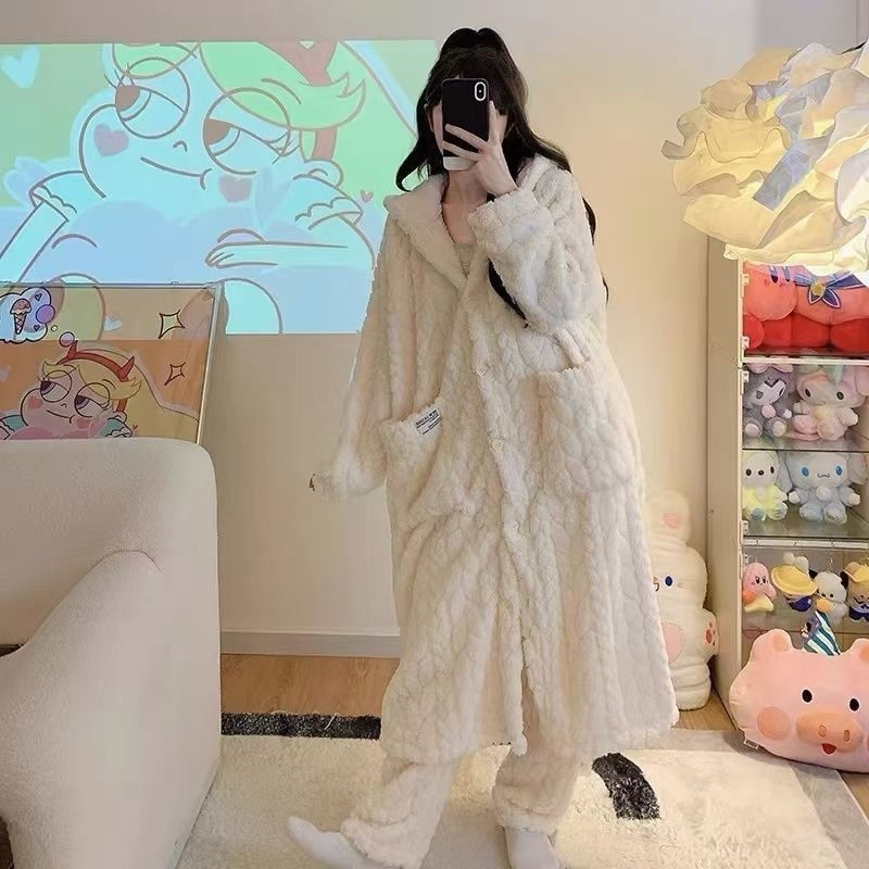 Set pijama din fleece coral pentru femei, iarnă – mâneci lungi, fără guler, grosime 201-250 g/m2, 100% poliester, decor cu biluțe pufoase (stil cartoon)