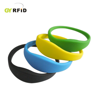 NFC/RFID silikona rokassprādze – viedkarte ar 1K atmiņu, tuvuma lasīšana, -30 līdz +80°C, piekļuve zālei, apmeklējums un skolas maksājumi