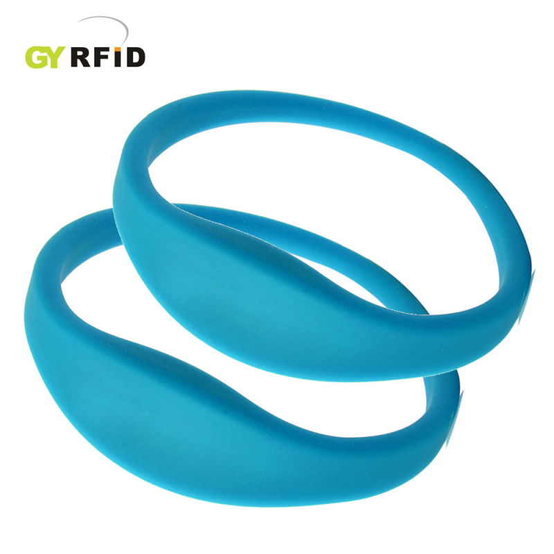 NFC/RFID silikona rokassprādze – viedkarte ar 1K atmiņu, tuvuma lasīšana, -30 līdz +80°C, piekļuve zālei, apmeklējums un skolas maksājumi