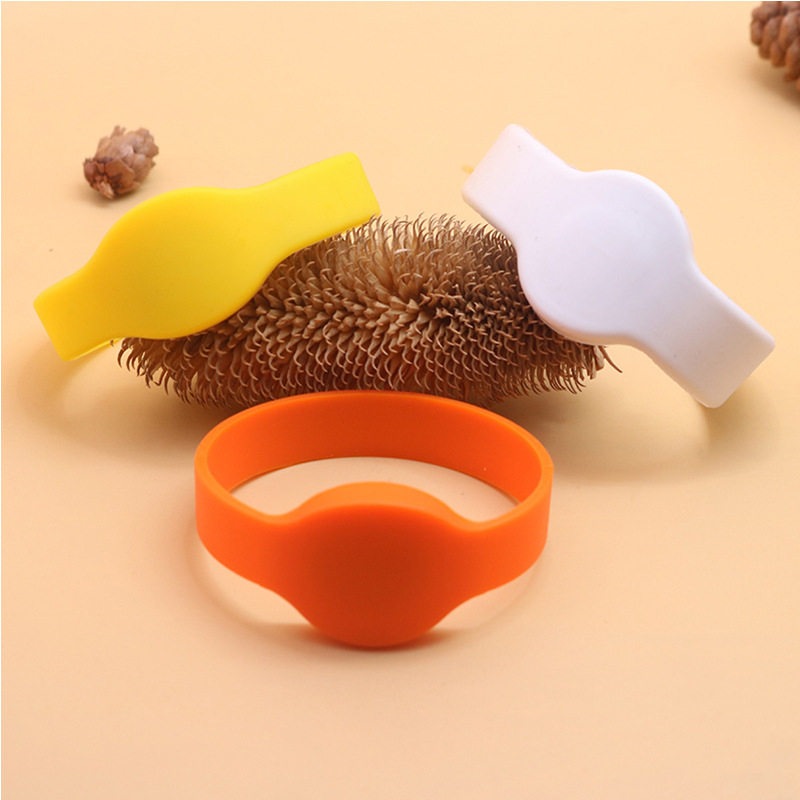 RFID silikoonkäevõru HF NFC ligipääsukontrolliks, veekindel ja sobib kogukonna ja ujumisbasseini ligipääsuks; materjal: silikoon; tehnoloogia: HF NFC; rakendus: ligipääsukontroll; töötemperatuur: -40°C kuni +85°C