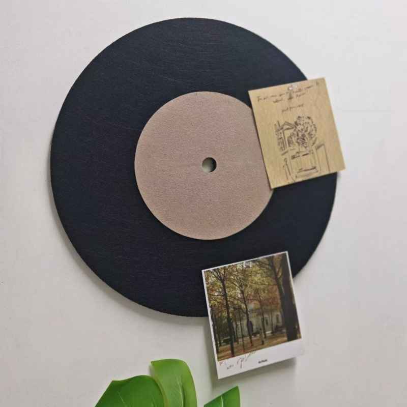 Kerek filc tábla, vinil-lemez ihletésű falidísz – vintage stílusú dekoratív kép és üzenet-tábla