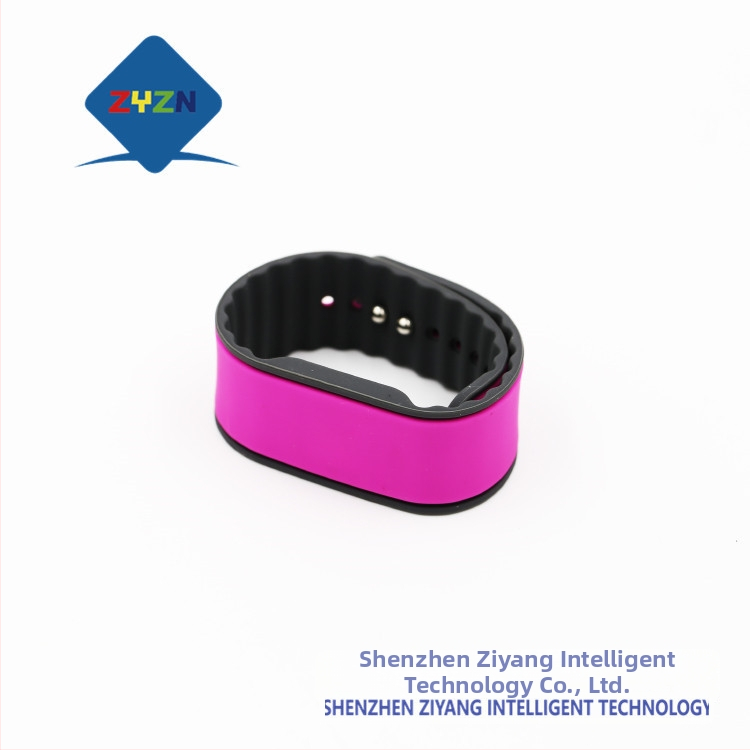 RFID oválny silikónový náramok – vodotesný, odolný voči korózii, vysokoteplotný, bezkontaktná IC karta (1024 pamäťových miest, -20–220°C, 100k zápis/mazanie)