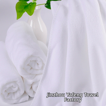 Hotelski ručnik od mikrovlakana s logom, prilagodljiv; sastav: 80% poliester, 20% poliester; jednostruko vlakno; šivanje; upijanje 5–10 s