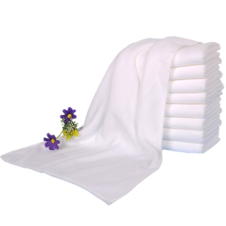 Hotelski ručnik od mikrovlakana s logom, prilagodljiv; sastav: 80% poliester, 20% poliester; jednostruko vlakno; šivanje; upijanje 5–10 s