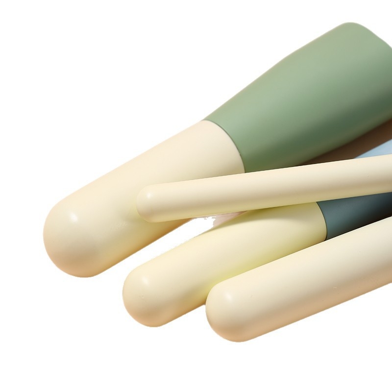 Σετ 11 πινέλων μακιγιάζ με τρίχες ζώου και ξύλινες λαβές σε φορητό τσαντάκι; περιλαμβάνει πινέλα για σκιά ματιών, φον ντεν, ρουζ και contour μύτης; μήκος περίπου 15 cm