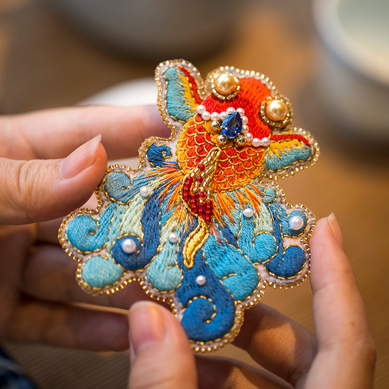 Acarhat DIY hímzés készlet: koi hal brooch, francia stílus, textil anyag, ruhákhoz való kiegészítő