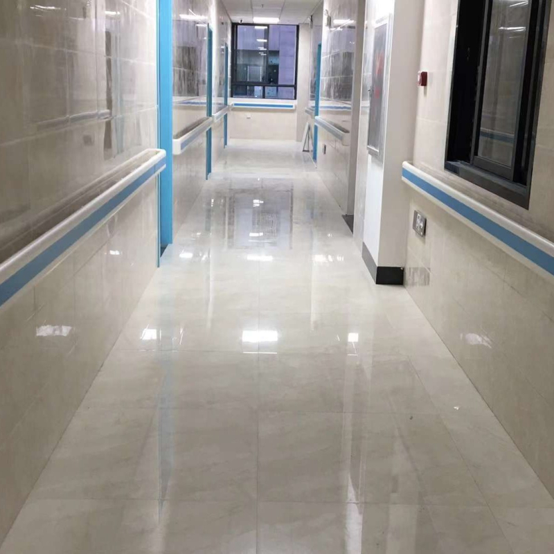 Kórházi folyosó antiütköző kapaszkodó, falra szerelt; márka Yuelang; külső anyag PVC; belső anyag alumíniumötvözet.