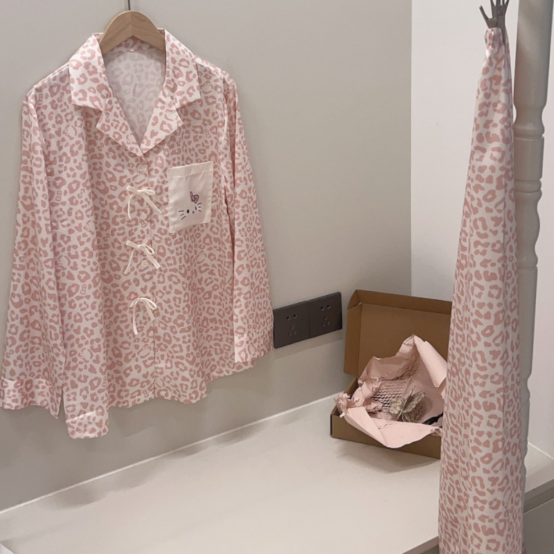 Djevojački pidžama set s leopard printom od ice silk, dugi rukav, hlače