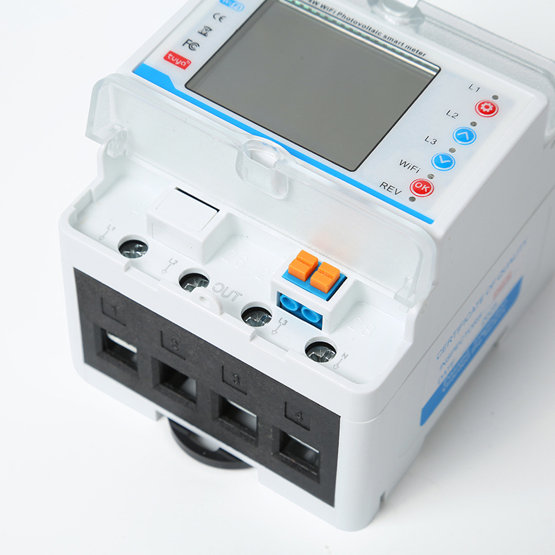 Intrerupător WiFi trifazat 4 poli, cu protecție la supratensiune și sub tensiune și control inteligent de la distanță MCB