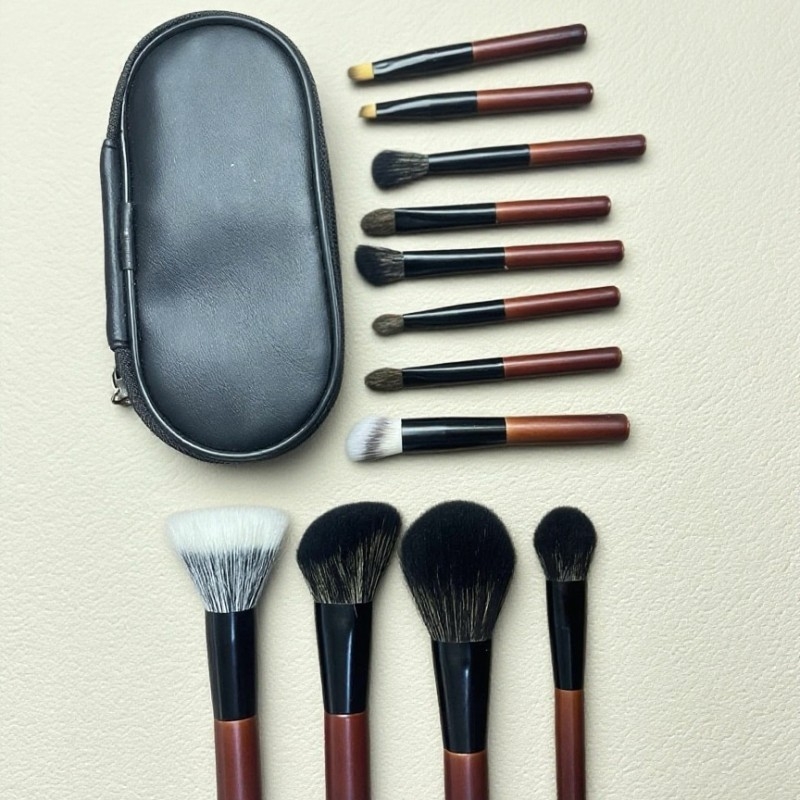 Set de 12 pensule mini de machiaj, cu mâner din lemn și fibre sintetice, portabil, în husă pentru pensule, incluzând pensulă pentru mască facială, pensulă pentru eyeliner și pudră