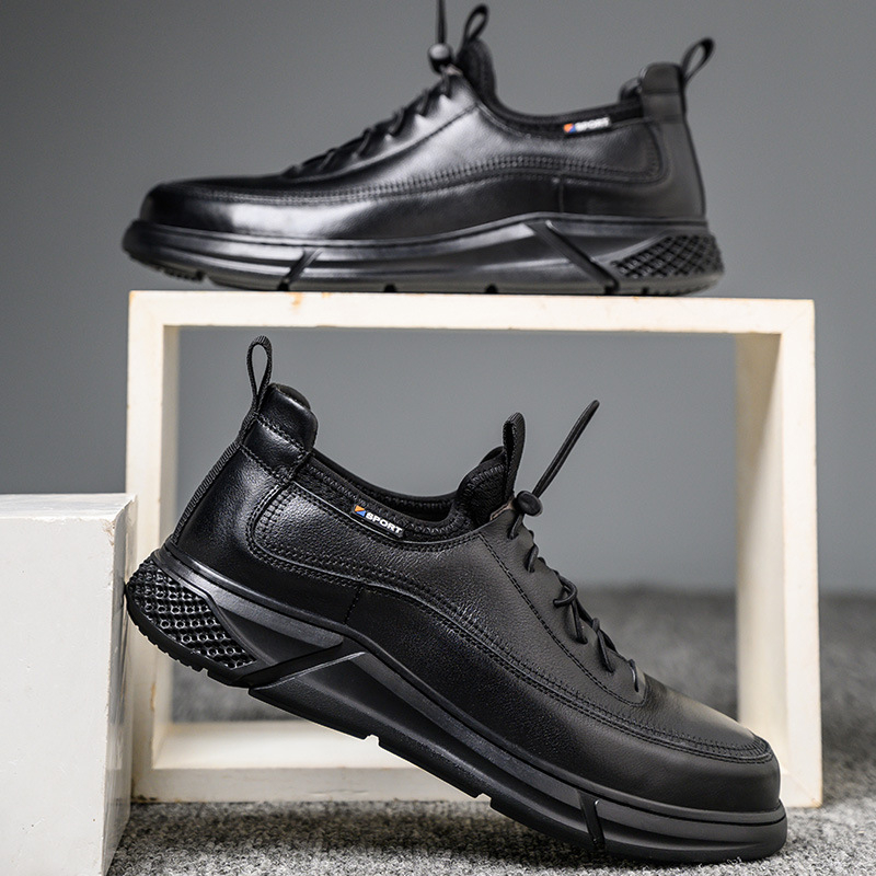 Încălțăminte de siguranță cu protecție anti-șoc, anti-perforație și izolație; piele de vițel; gleznă joasă; vârf din plastic