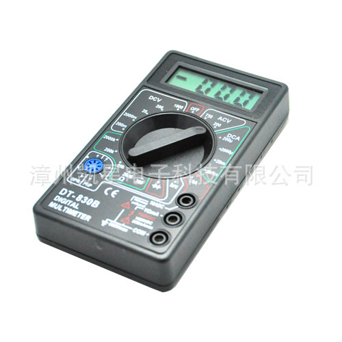 DT830B Crni digitalni multimetar i voltmetar