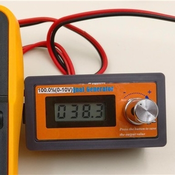 Generator signala s prilagodljivim izvorom napona: 0–3,3 V, 5 V, 10 V, PLC, servo s promjenjivom frekvencijom, DCS ventil