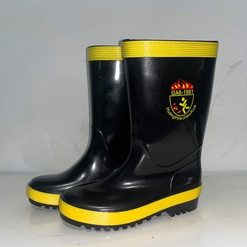 Bocanci de instruire pentru pompieri, PVC, înălțime medie, vârf metalic; antișoc, anti-perforație, anti-derapare, rezistente la uzură