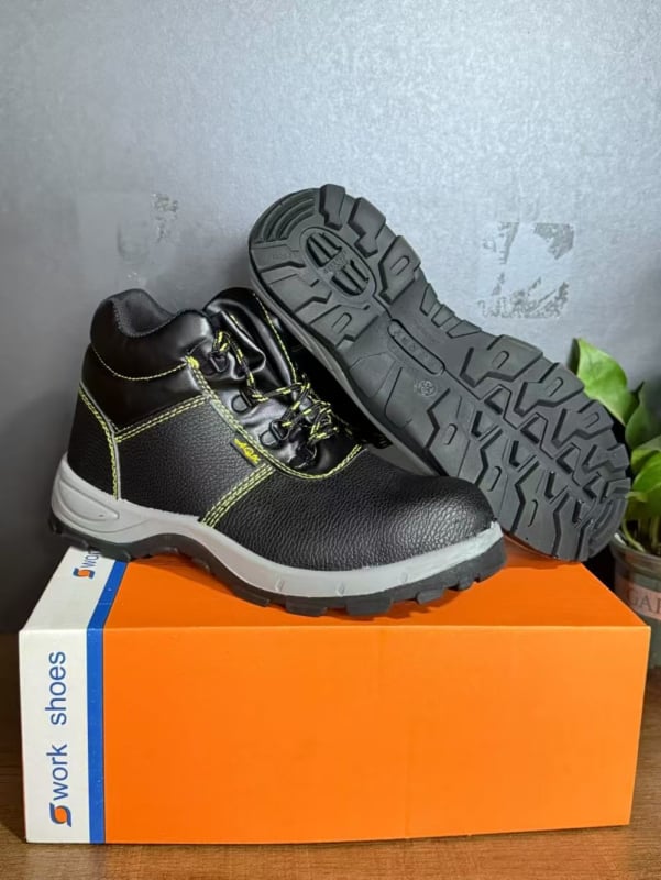 Încălțăminte de protecție pentru muncă, PU piele sintetică, talpă joasă, protecție antișoc și antiînțepare, rezistentă la abraziune, la ulei și praf, protecție a limbii