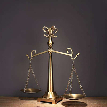 Sculptură decorativă în formă de balanță – Fier, Lux ușor, Model geometric, Decor pentru locuință