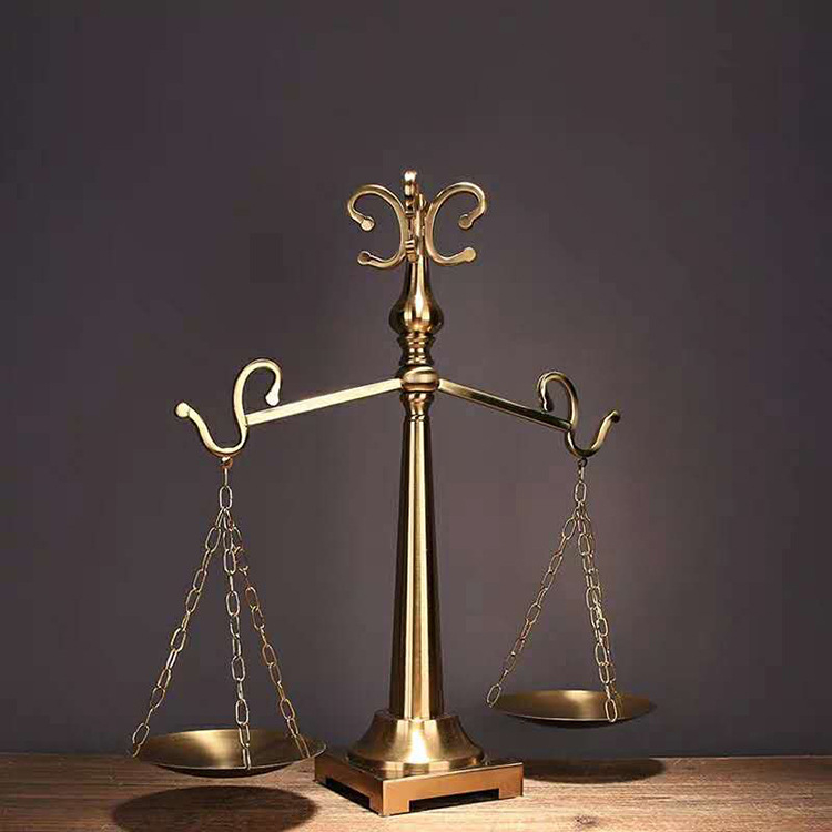 Sculptură decorativă în formă de balanță – Fier, Lux ușor, Model geometric, Decor pentru locuință