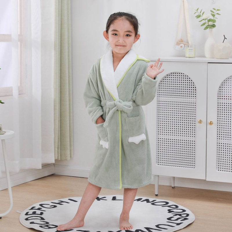 Παιδική ρόμπα από κοραλλοφλίς – παχιά, γρήγορα στεγνώνει, χωρίς αποκόλληση ινών, με ζώνη για φθινόπωρο-χειμώνα